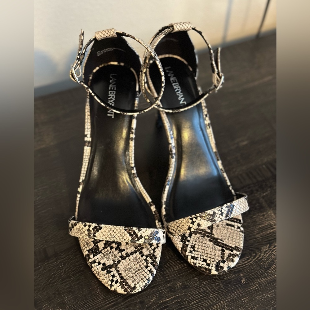 Lane Bryant Black & Tan Snakeskin Mid-Rise Heels